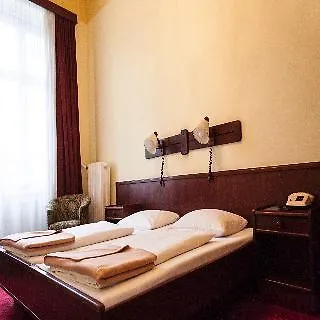 Fuerstenhof מלון 3*