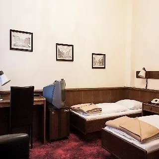 Fuerstenhof מלון 3*